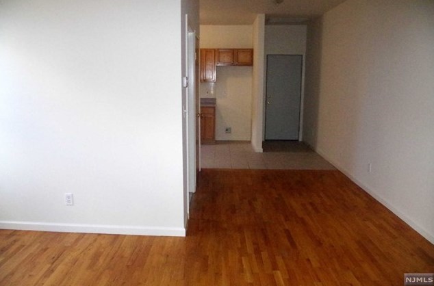 175 Ackerman Ave #3, Clifton, NJ 07011