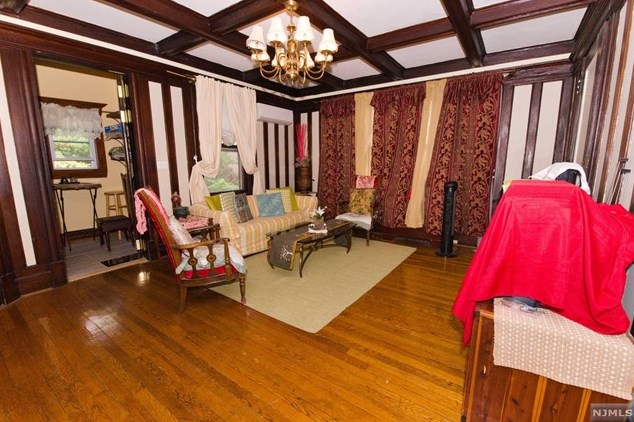 1006 Edgewood Ln, West Fort Lee, NJ 07024