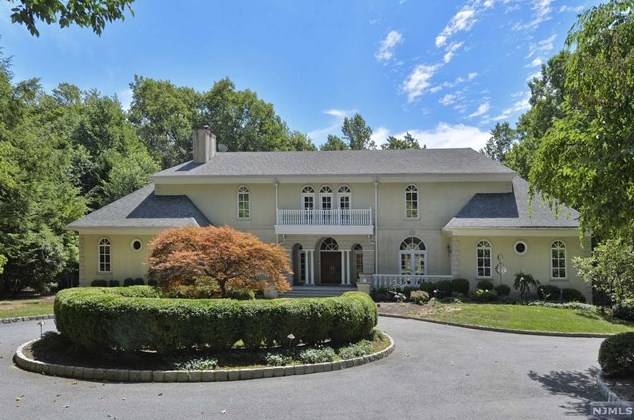 22 Werimus Brook Rd, Upper Saddle River, NJ 07458