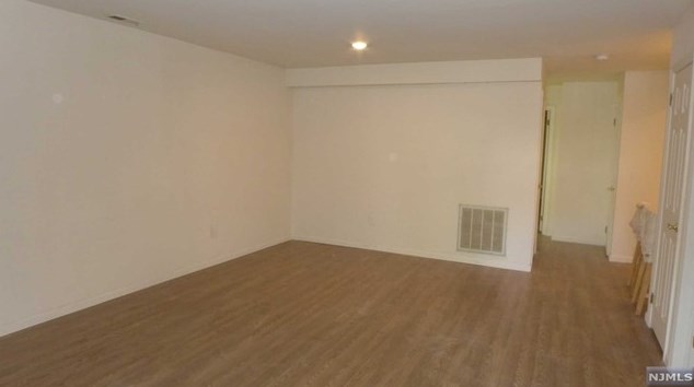 754 Charles Ct, West Fort Lee, NJ 07024