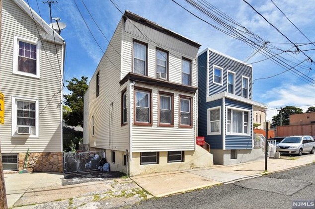 1438 Gehr Pl, North Bergen, NJ 07047
