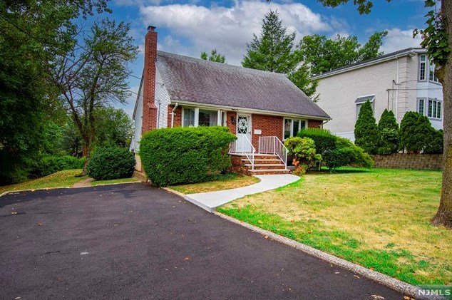 86 Dillingham Pl, Englewood, NJ 07632