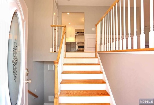 3 2nd St #2, Elmwood Park, NJ 07407