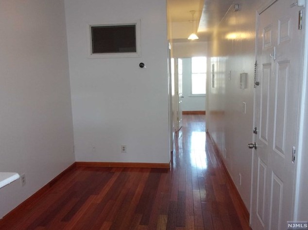 407 30th St #3, Union City, NJ 07087