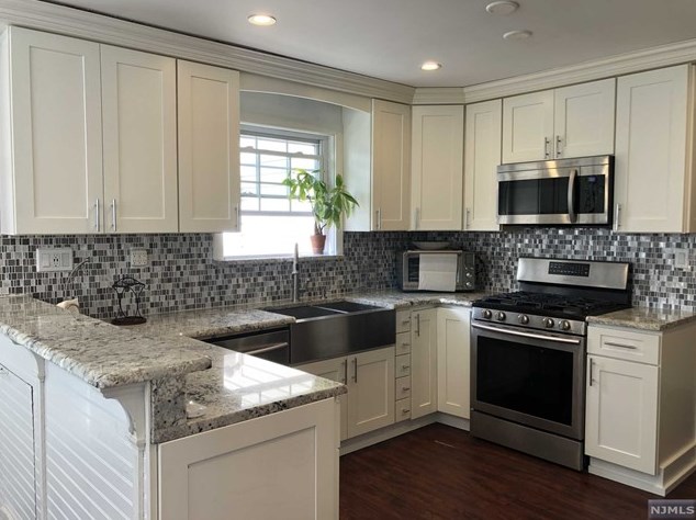 566 2nd St #1st Fl, Carlstadt, NJ 07072