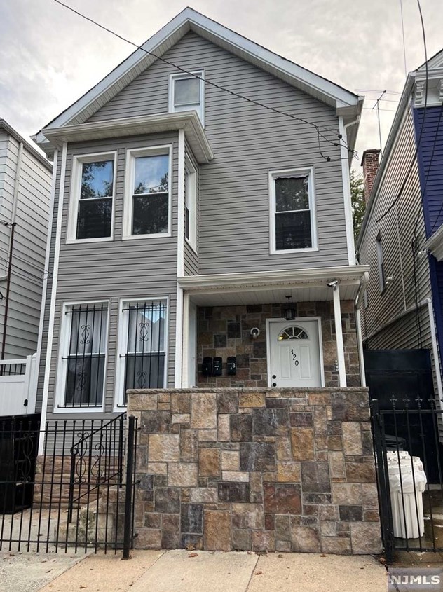 120 Stone St Apt 2, Newark, NJ 07104