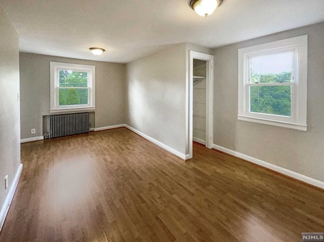 229 Riv Dr, Elmwood Park NJ  07407-1721 exterior