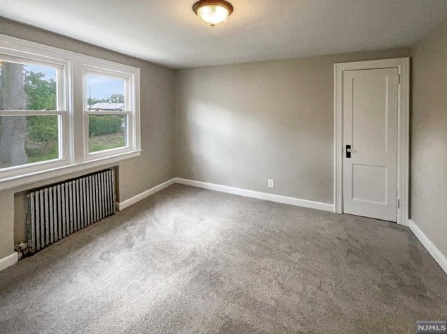 229 Riv Dr, Elmwood Park NJ  07407-1721 exterior