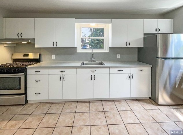 229 River Dr, Elmwood Park NJ  07407-1721 exterior