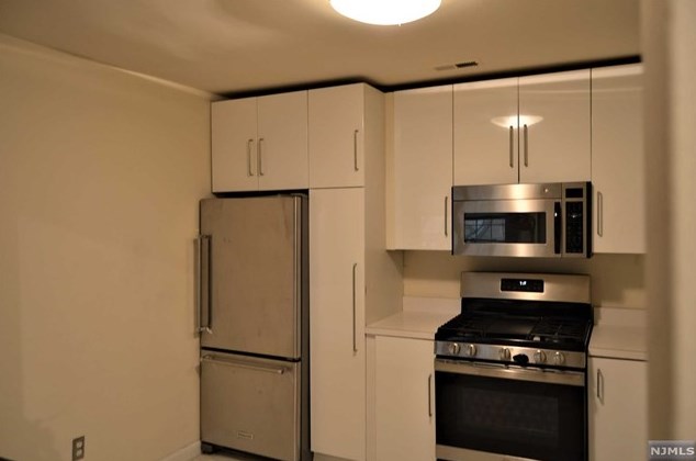 56 Fox Run Dr #56, Englewood, NJ 07631