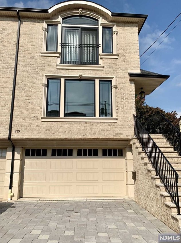 219 Roff Ave #a, Palisades Park, NJ 07650