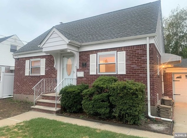 18 Crescent Rd, Wallington NJ  07057-1617 exterior