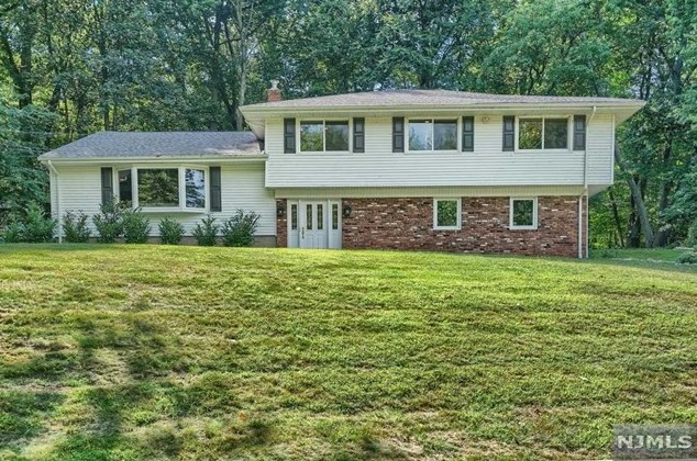 839 Handwerg Dr, Westwood, NJ 07675-6456