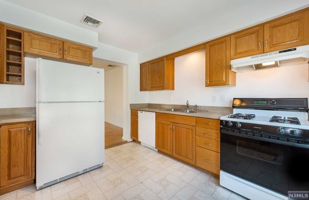 384 Park Ave, Rutherford, NJ 07070