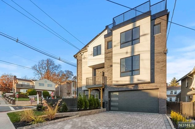 404 Commercial Ave, Cliffside Park, NJ 07010