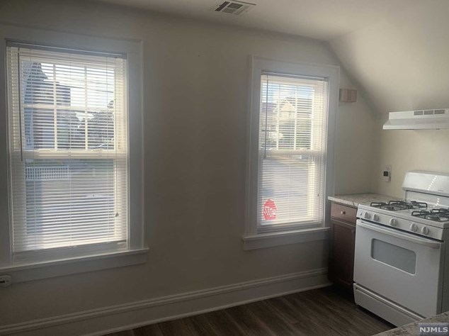 656 Teneyck Ave, Lyndhurst NJ  07071-2823 exterior