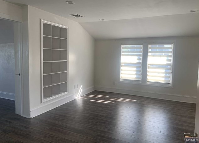 656 Teneyck Ave, Lyndhurst, NJ 07071
