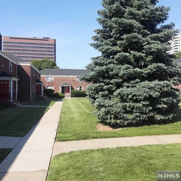 445 Main St, West Fort Lee, NJ 07024