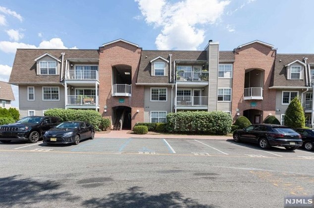 800 River Rd #332, Edgewater, NJ 07020