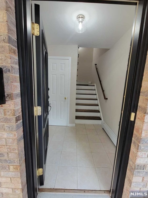 152 Riverside Ave #2, Lyndhurst, NJ 07071