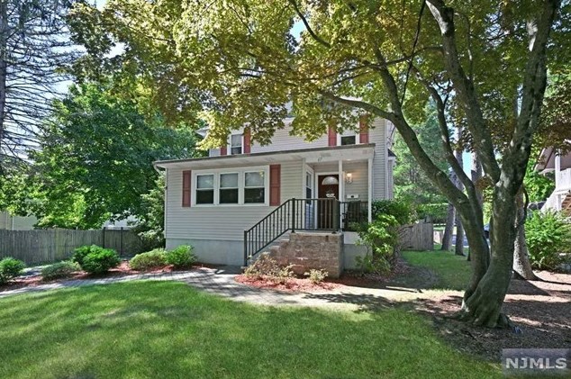 67 Demarest Ave, Hillsdale, NJ 07642-2856