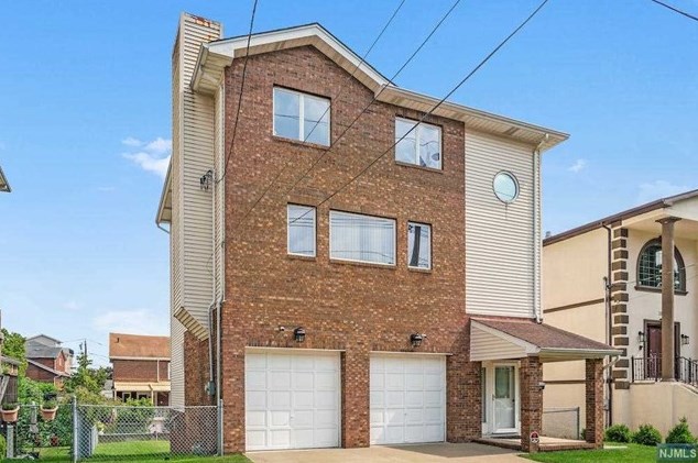 390 Adolphus Ave, Cliffside Park, NJ 07010