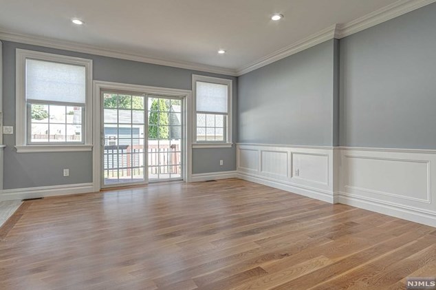 405 Riverdale Blvd, Pompton Falls NJ  07442-2425 exterior