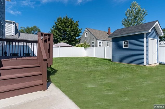 405 Riverdale Blvd, Pompton Falls NJ  07442-2425 exterior