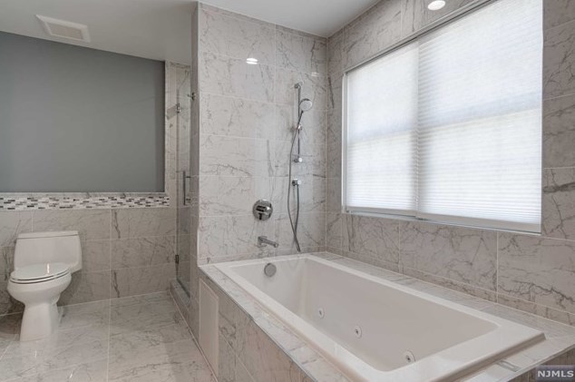 405 Riverdale Blvd, Pompton Falls NJ  07442-2425 exterior