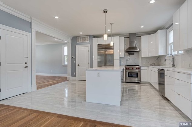 405 Riverdale Blvd, Pompton Falls NJ  07442-2425 exterior