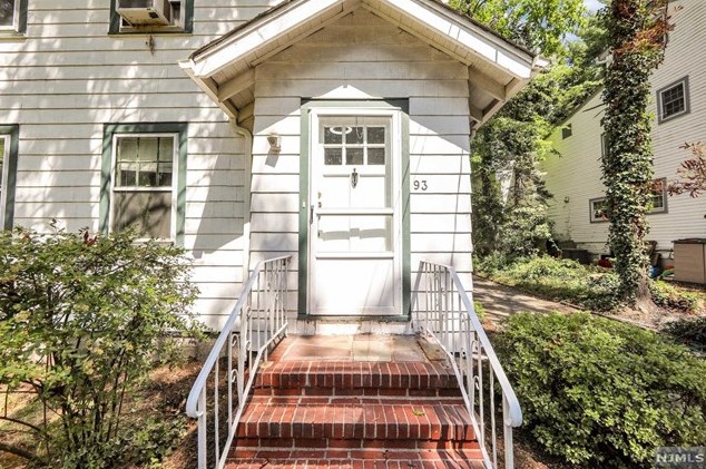 93 Huguenot Ave, Englewood, NJ 07631