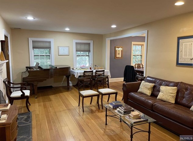 394 Churchill Rd, Teaneck, NJ 07666