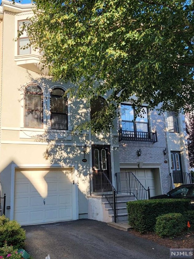 416 Manchester Dr, Nutley, NJ 07110-3946