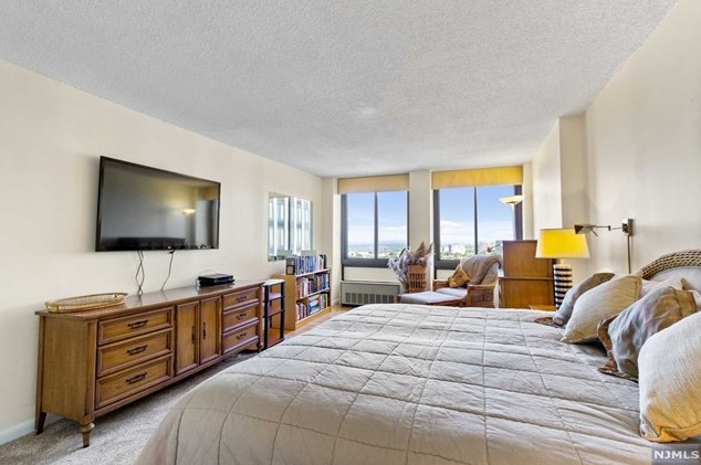 300 Winston Dr #2822, Cliffside Park, NJ 07010