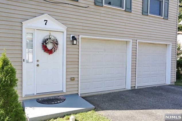 7 Lawrence Ave, Dumont, NJ 07628