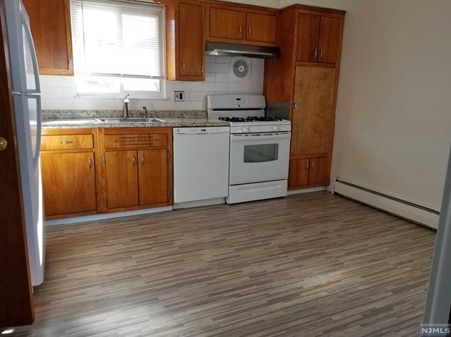 531 8th St #2nd Fl, Palisades Park, NJ 07650