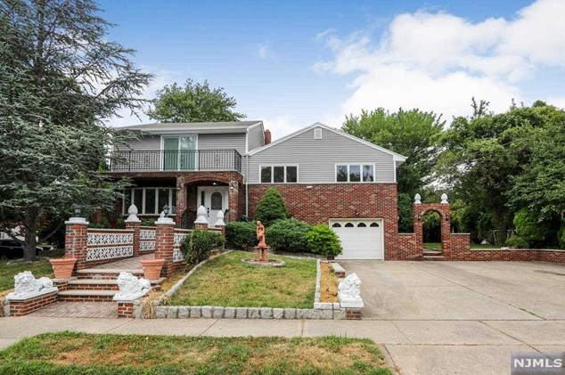 166 Delong Ave, Dumont, NJ 07628