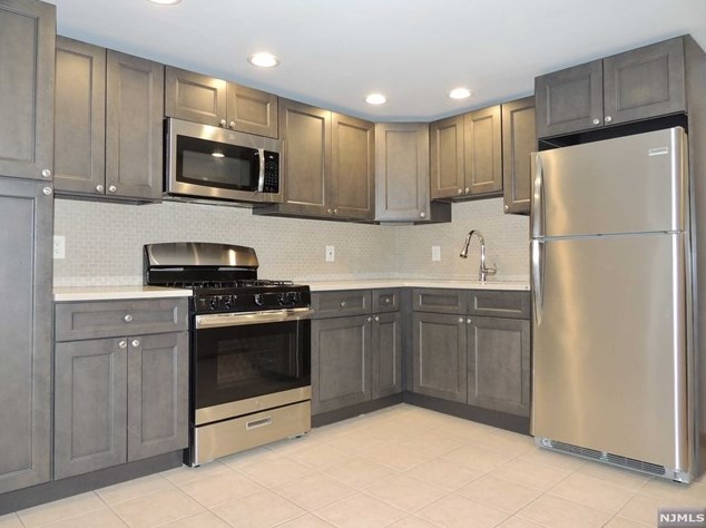 76 Dyer Ave, Clifton, NJ 07014