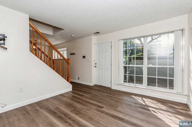 105 Vaughan Dr, Newark NJ  07103-3469 exterior