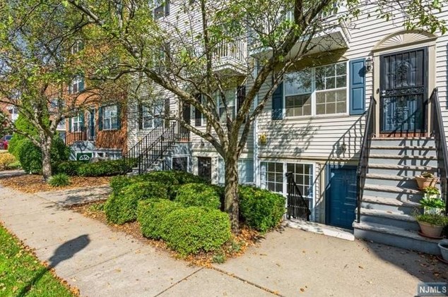 105 Vaughan Dr, Newark, NJ 07103