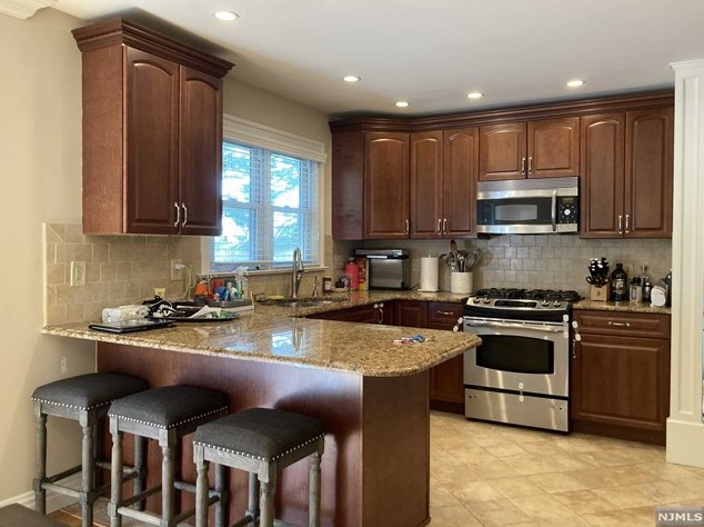 7 Main St, Montvale, NJ 07645