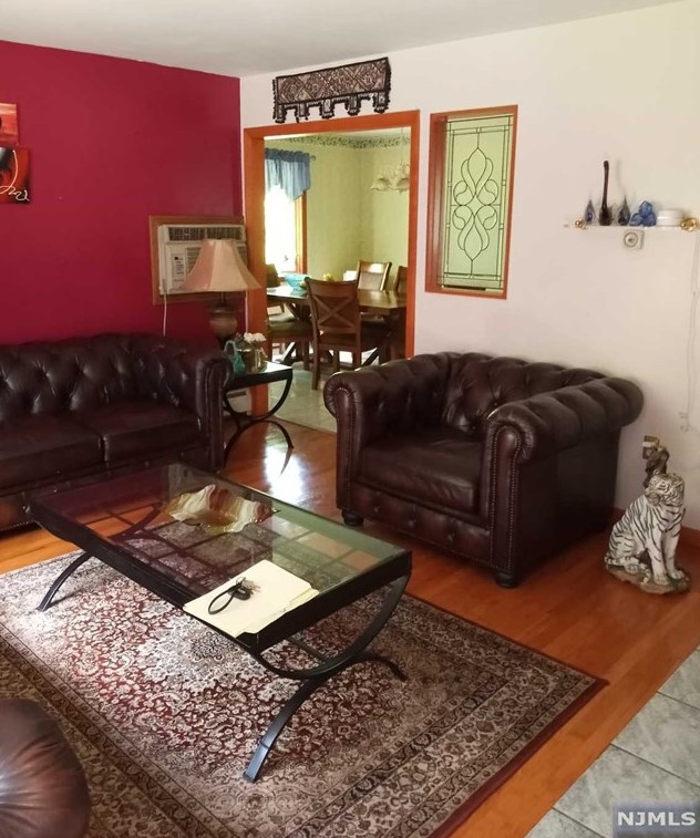 74 Roosevelt St, Pequannock Township NJ  07440-1421 exterior