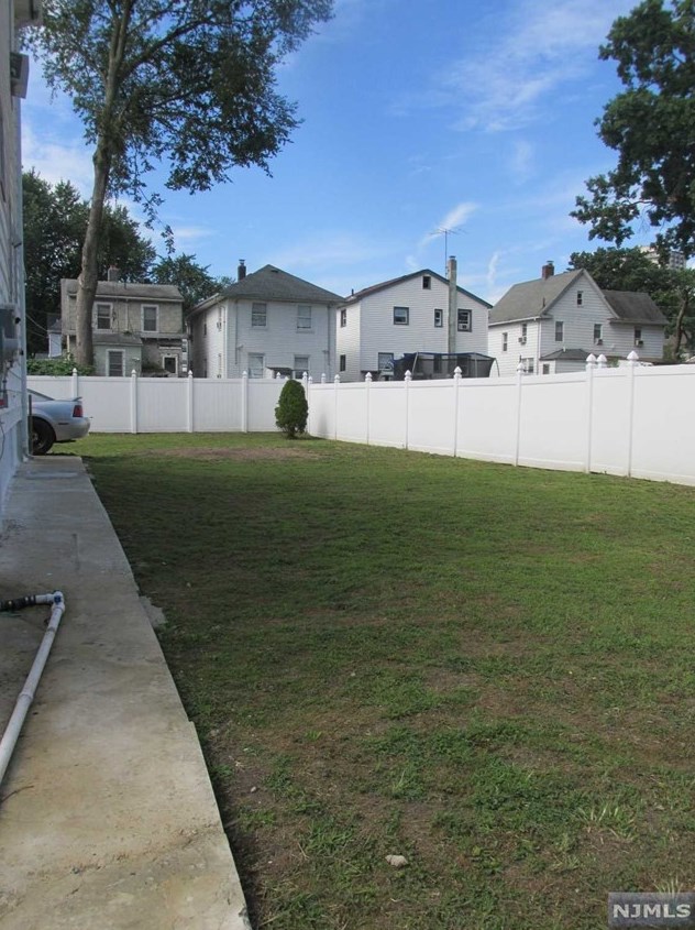 185 Clay St, Hackensack, NJ 07601-3403