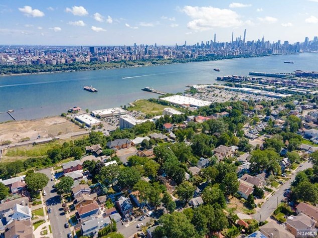 558 Winterburn Grv, Cliffside Park, NJ 07010
