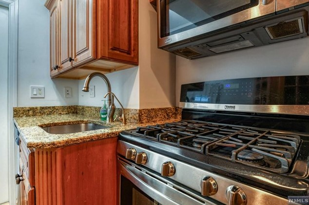 91 Barbara St, Newark NJ 07105-3302 exterior