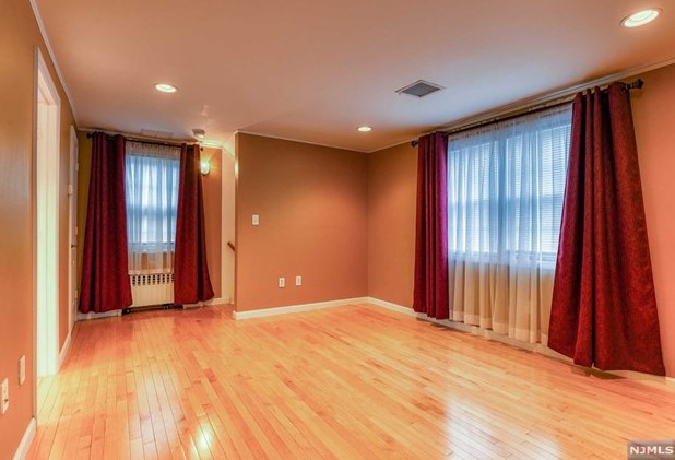 91 Barbara St, Newark NJ 07105-3302 exterior