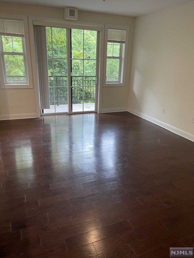 2127 Linwood Ave #201, West Fort Lee, NJ 07024