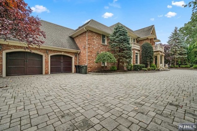 465 Melton Pl, Paramus, NJ 07652