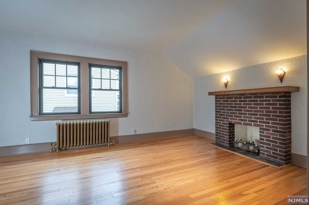 546 6th Ave #2, Lyndhurst, NJ 07071