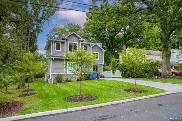 43 Buff Rd, Tenafly, NJ 07670